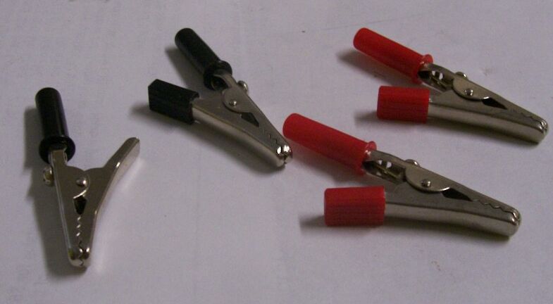 Alligator Clips in Black and Red Color