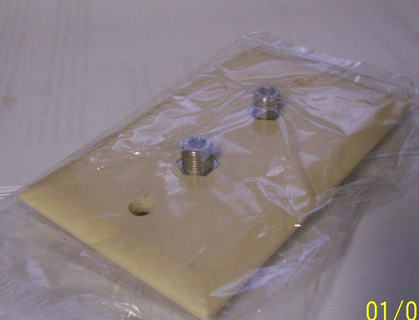 Wall mount with 2 F Female barrels